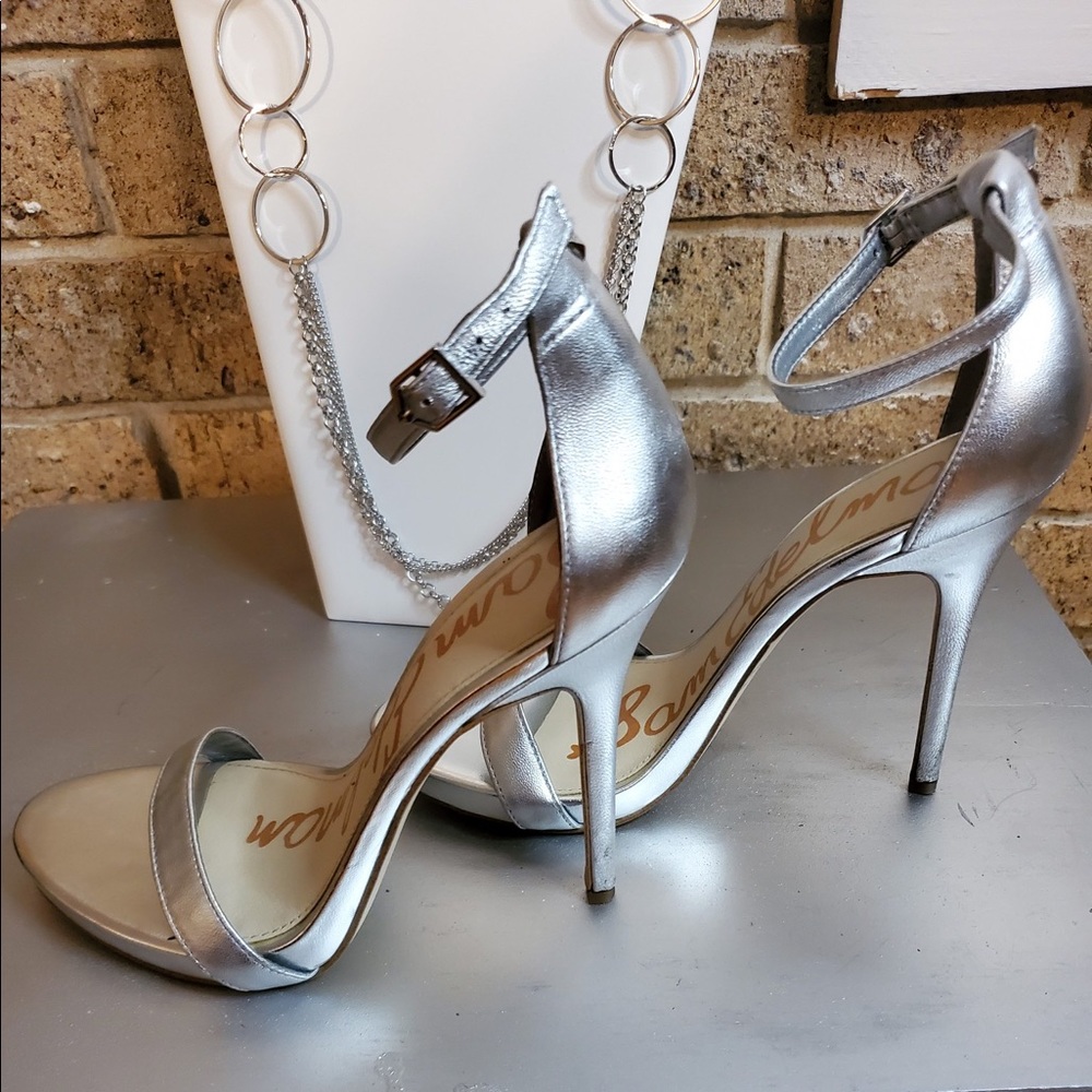 Brand: Sam Edelman.  Heel inch: 4 1/2   Material:Leather